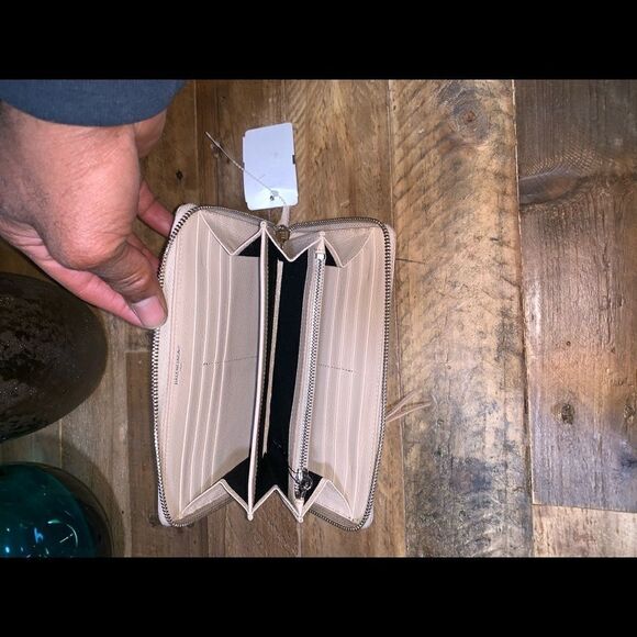 Balenciaga Arena Leather Continental Wallet - Picture 4 of 6